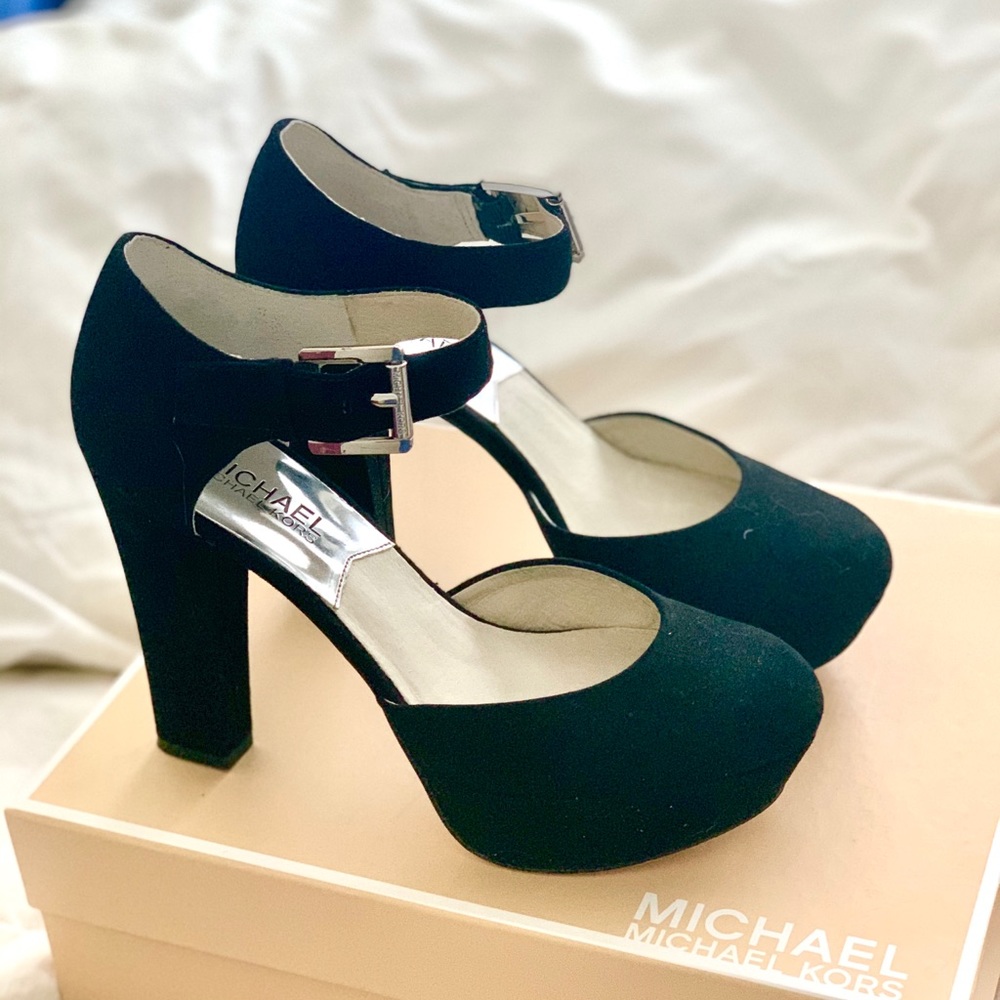 Michael Kors black London platform shoe size 6.5